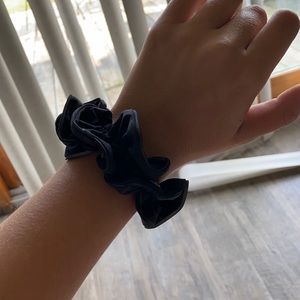 Lululemon scrunchie